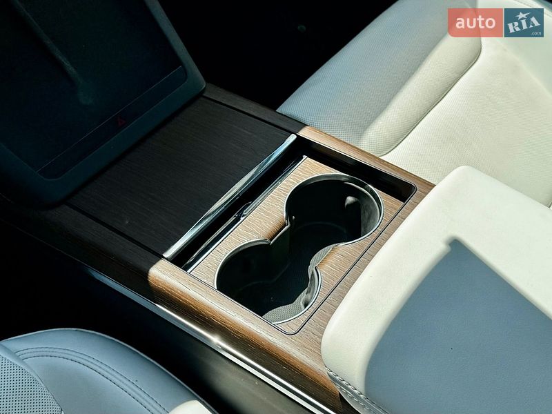 Лифтбек Tesla Model S 2022 в Одессе