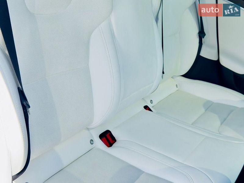 Лифтбек Tesla Model S 2022 в Одессе