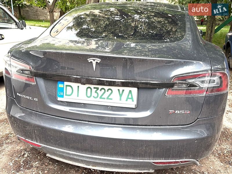 Лифтбек Tesla Model S 2015 в Чернигове