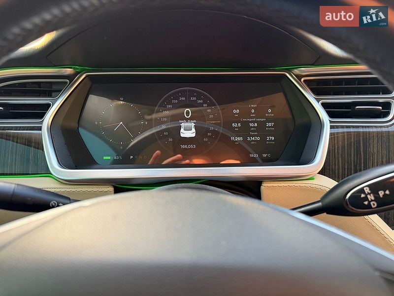 Лифтбек Tesla Model S 2013 в Львове