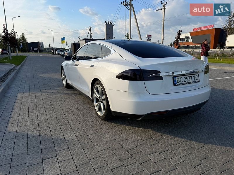 Лифтбек Tesla Model S 2013 в Львове