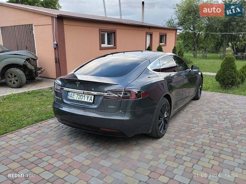 Лифтбек Tesla Model S 2018 в Днепре
