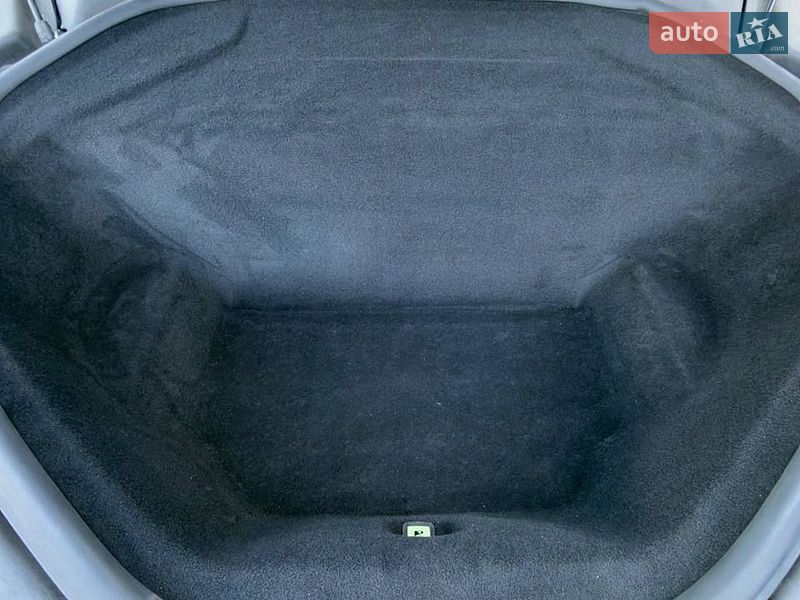 Ліфтбек Tesla Model S 2015 в Києві
