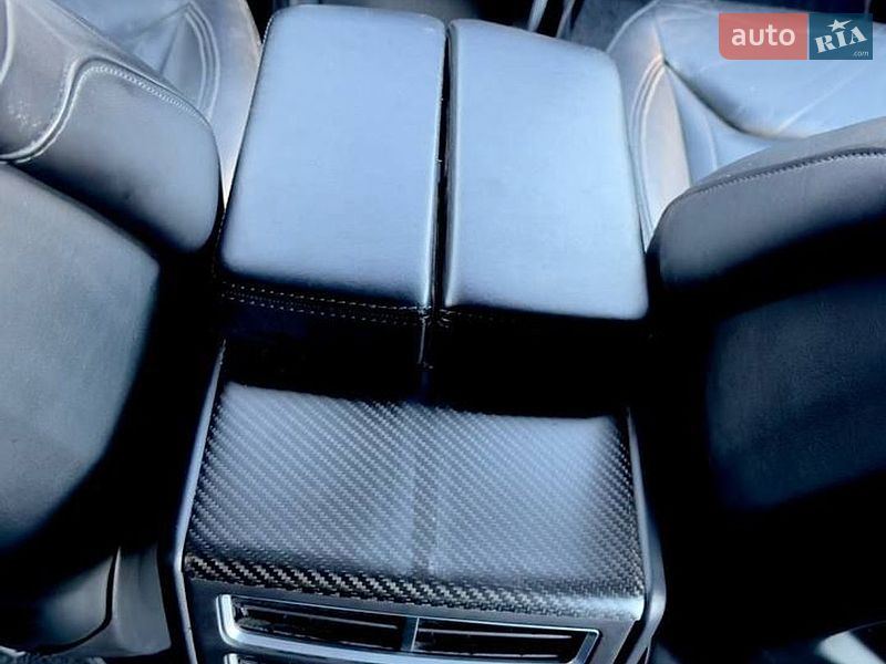 Ліфтбек Tesla Model S 2015 в Києві
