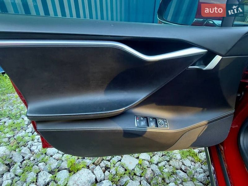 Ліфтбек Tesla Model S 2015 в Києві