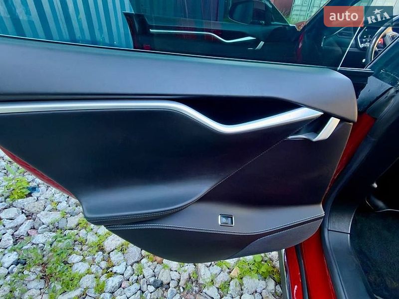 Ліфтбек Tesla Model S 2015 в Києві