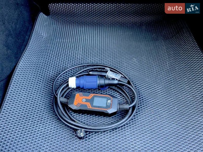 Ліфтбек Tesla Model S 2015 в Києві