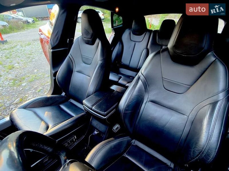 Ліфтбек Tesla Model S 2015 в Києві