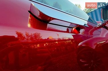 Ліфтбек Tesla Model S 2015 в Києві