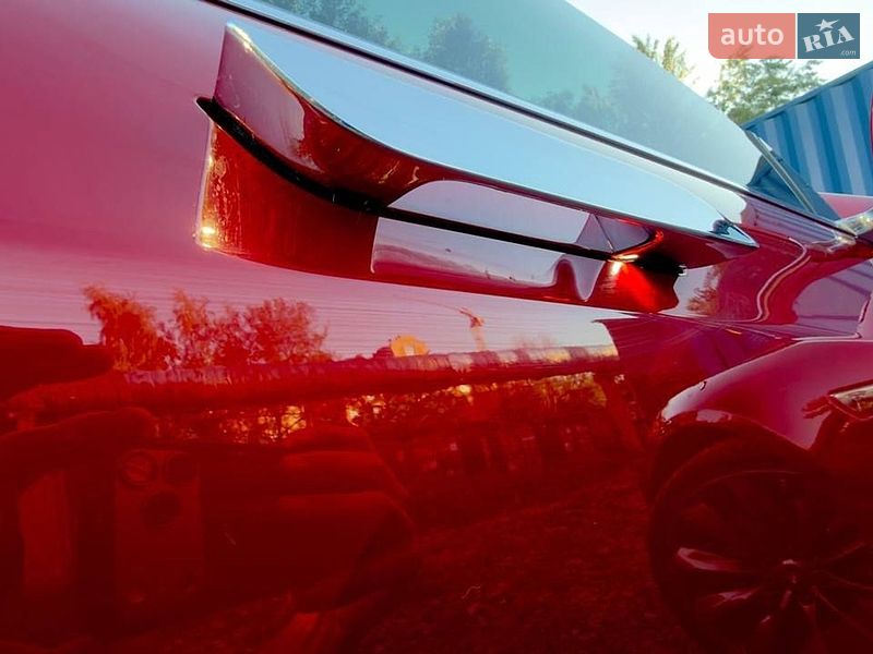 Ліфтбек Tesla Model S 2015 в Києві