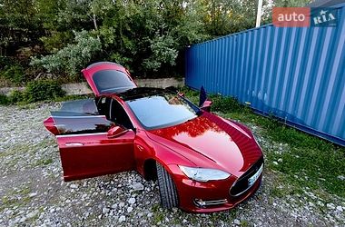 Ліфтбек Tesla Model S 2015 в Києві