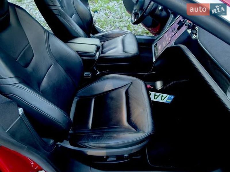Ліфтбек Tesla Model S 2015 в Києві