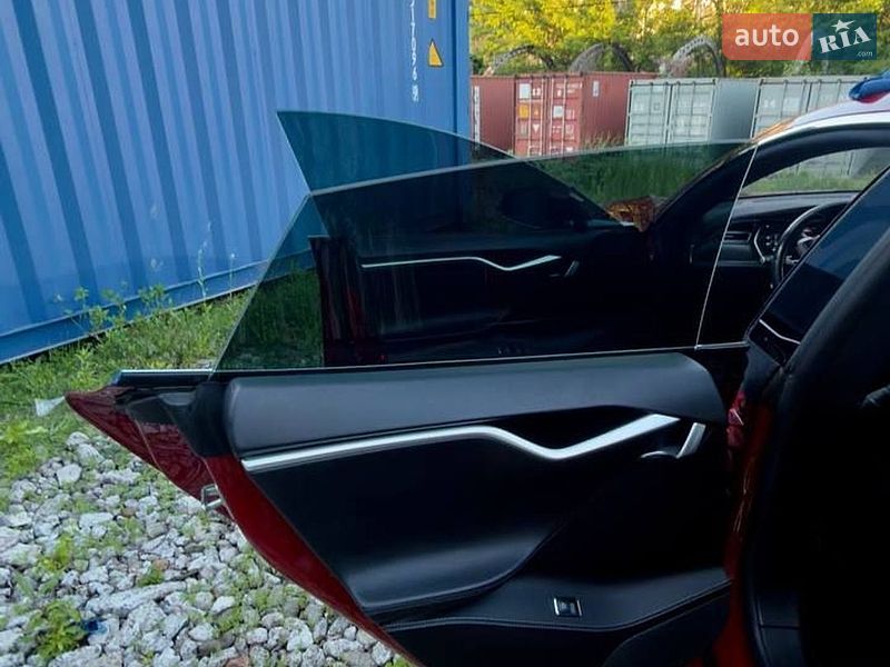 Ліфтбек Tesla Model S 2015 в Києві