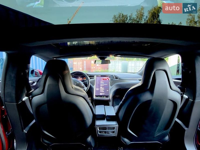 Ліфтбек Tesla Model S 2015 в Києві