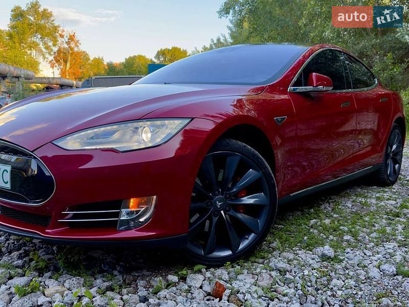 Ліфтбек Tesla Model S 2015 в Києві