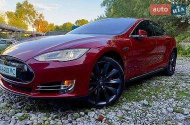Tesla Model S 2015