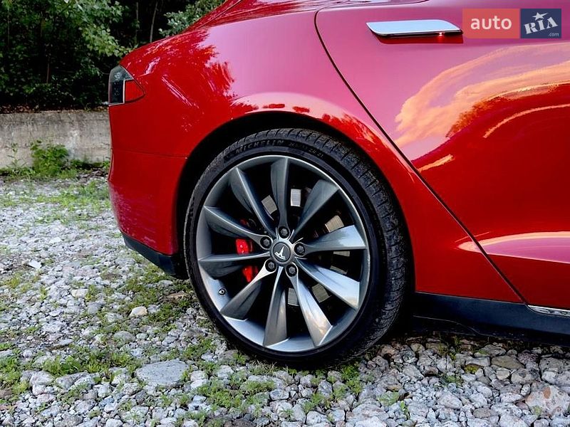 Ліфтбек Tesla Model S 2015 в Києві