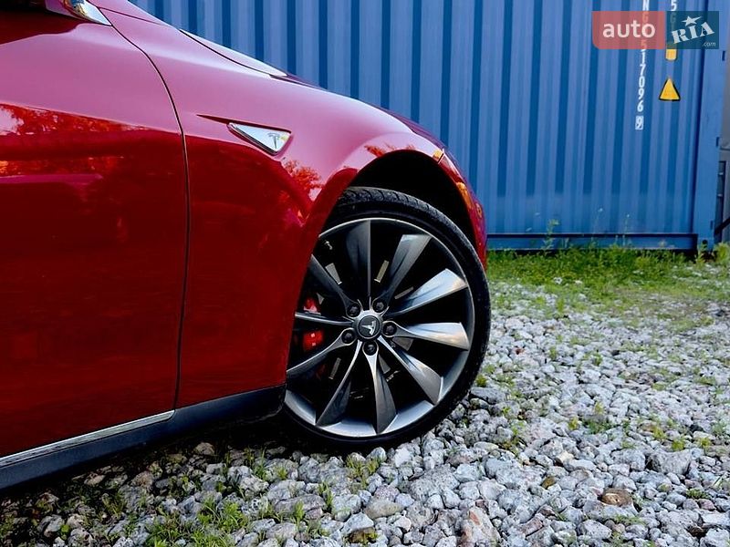 Ліфтбек Tesla Model S 2015 в Києві