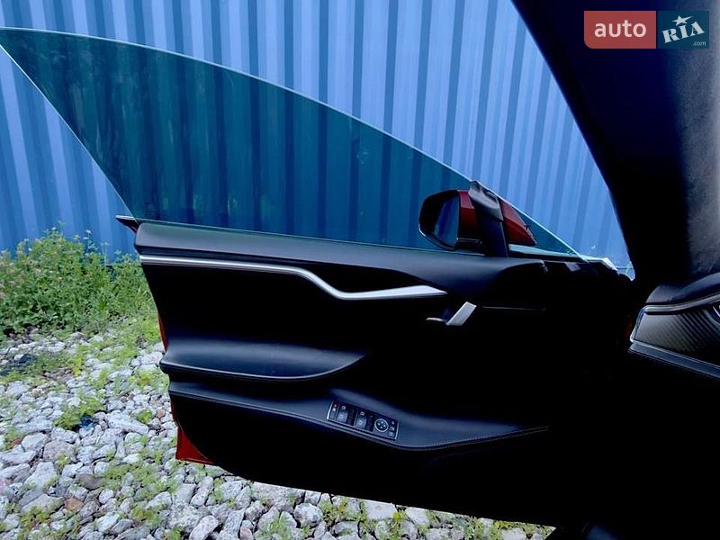 Ліфтбек Tesla Model S 2015 в Києві