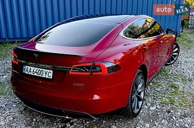 Ліфтбек Tesla Model S 2015 в Києві
