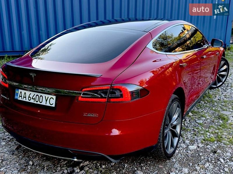 Ліфтбек Tesla Model S 2015 в Києві
