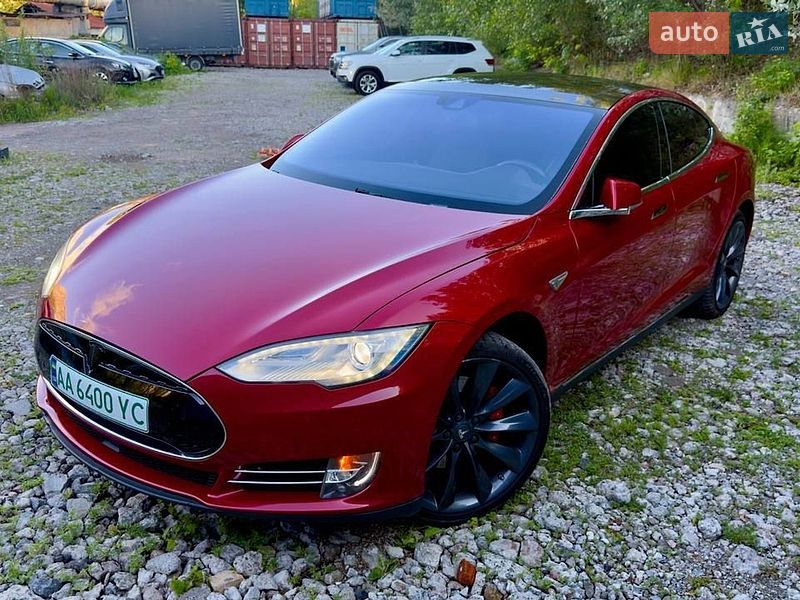 Ліфтбек Tesla Model S 2015 в Києві