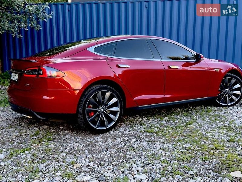 Ліфтбек Tesla Model S 2015 в Києві