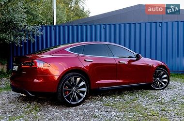 Ліфтбек Tesla Model S 2015 в Києві