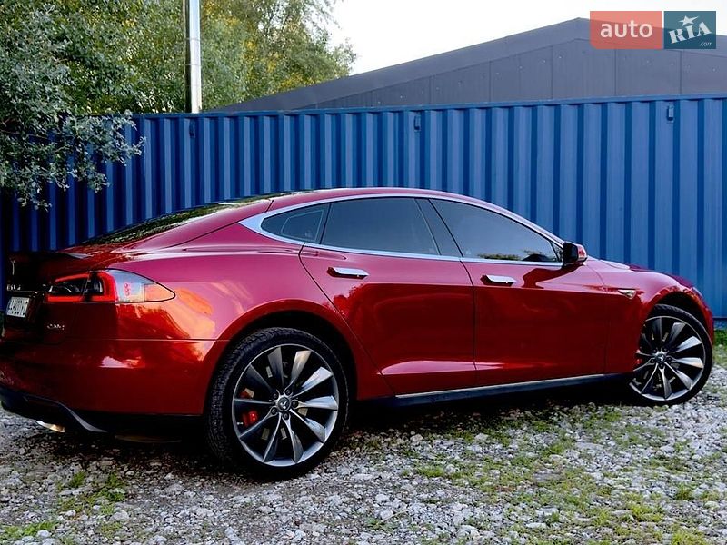 Ліфтбек Tesla Model S 2015 в Києві