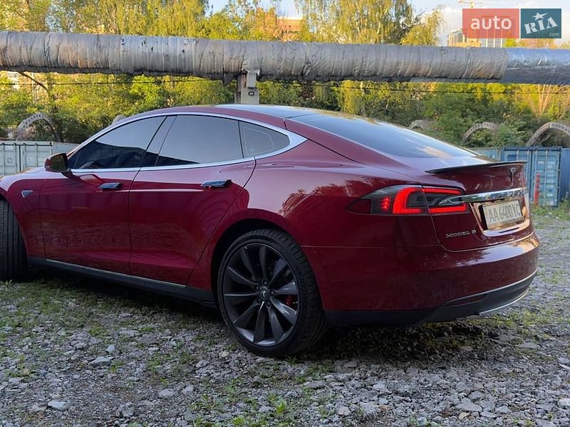Ліфтбек Tesla Model S 2015 в Києві