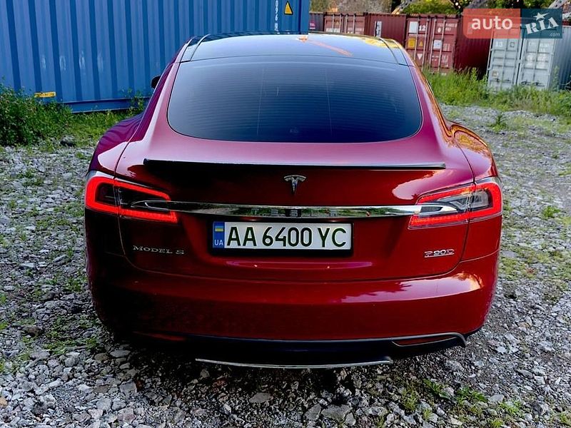 Ліфтбек Tesla Model S 2015 в Києві
