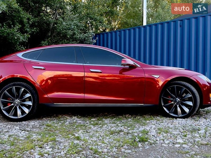 Ліфтбек Tesla Model S 2015 в Києві