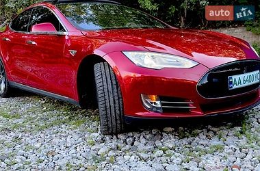 Ліфтбек Tesla Model S 2015 в Києві