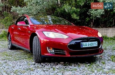 Ліфтбек Tesla Model S 2015 в Києві