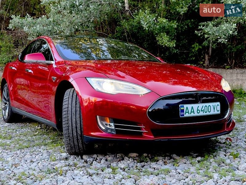 Ліфтбек Tesla Model S 2015 в Києві