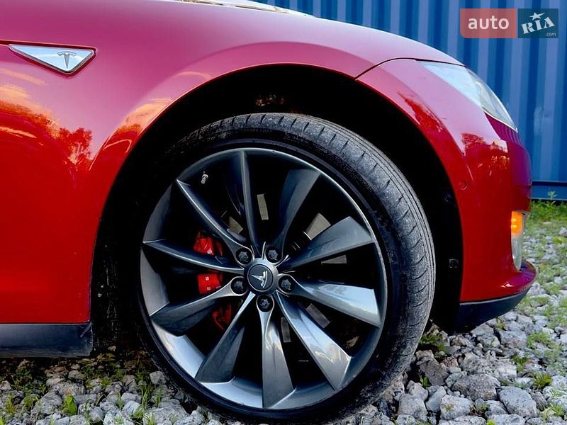 Ліфтбек Tesla Model S 2015 в Києві