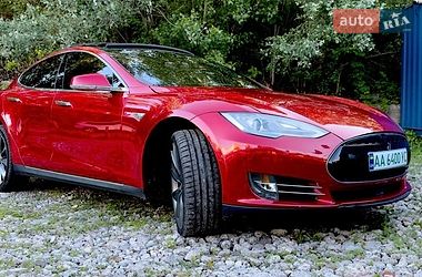 Ліфтбек Tesla Model S 2015 в Києві
