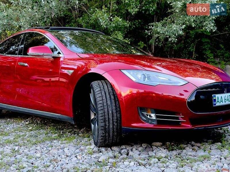 Ліфтбек Tesla Model S 2015 в Києві
