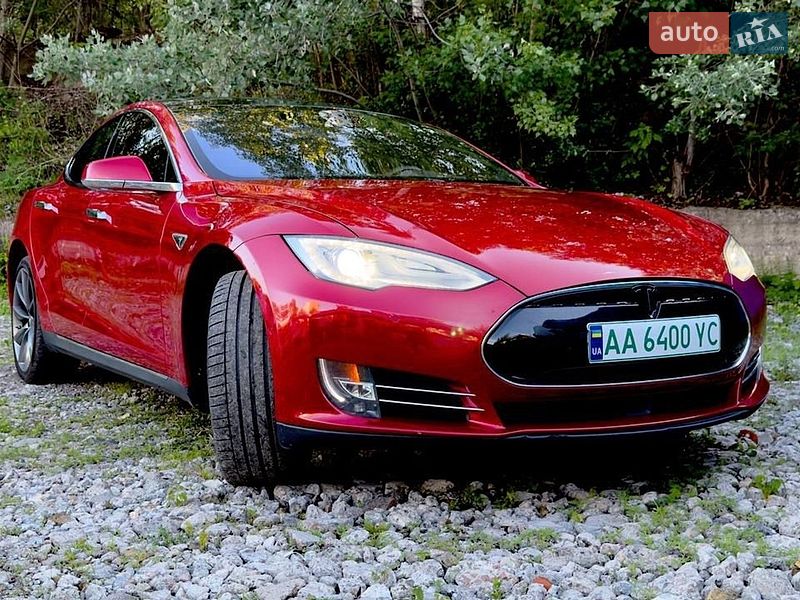 Ліфтбек Tesla Model S 2015 в Києві