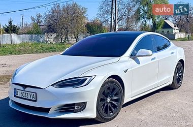 Tesla Model S  2019