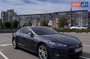 Лифтбек Tesla Model S 2015 в Сумах