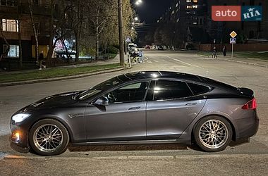 Лифтбек Tesla Model S 2015 в Ровно