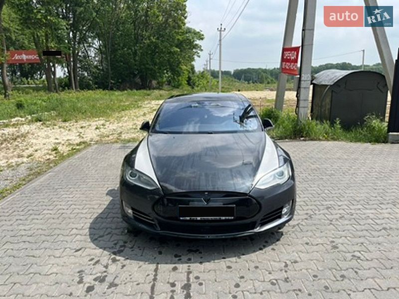 Ліфтбек Tesla Model S 2015 в Львові фото Ліфтбек Tesla Model S 2015 в Львові