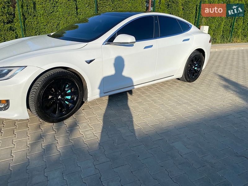 Ліфтбек Tesla Model S 2018 в Одесі