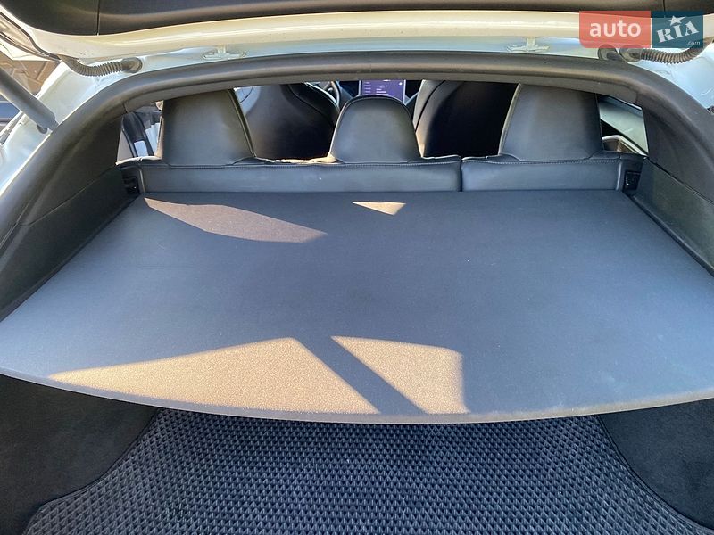 Ліфтбек Tesla Model S 2018 в Одесі