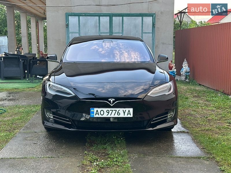 Лифтбек Tesla Model S 2019 в Виноградове