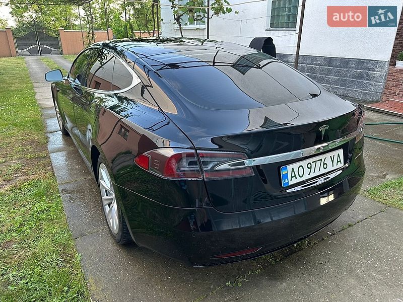 Лифтбек Tesla Model S 2019 в Виноградове