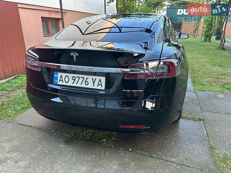 Лифтбек Tesla Model S 2019 в Виноградове