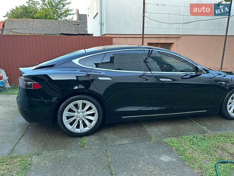 Лифтбек Tesla Model S 2019 в Виноградове