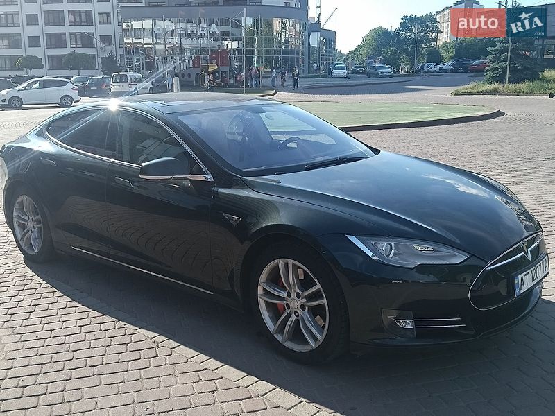 Tesla Model S 2014